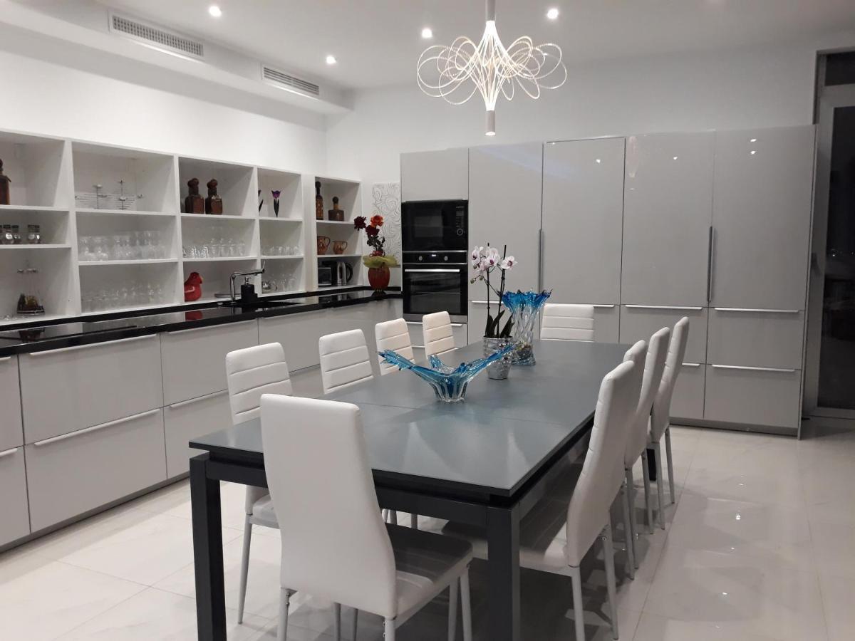 Villa Luxury Paradise 살로브레나 외부 사진